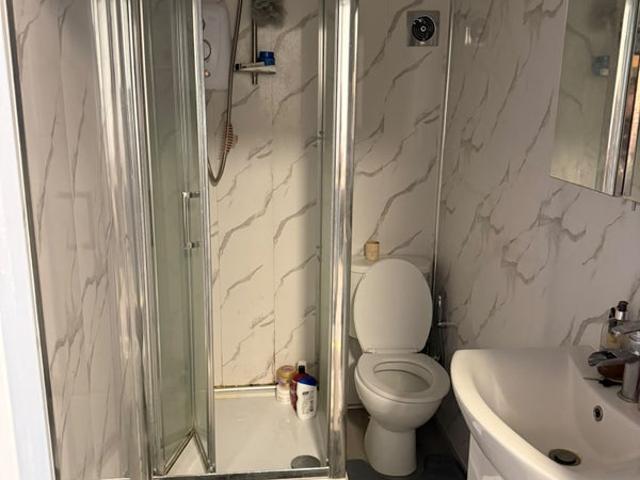 Studio Flat for Rent – Chaucer Avenue, TW4