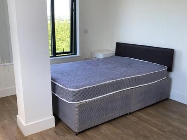 Studio flat for rent in 917 Cardinal Court, Oldham, Greater Manchester, OL1