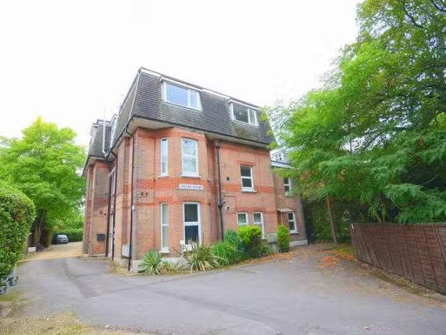 Studio flat for rent in 38 Wellington Road, Bournemouth, BH8