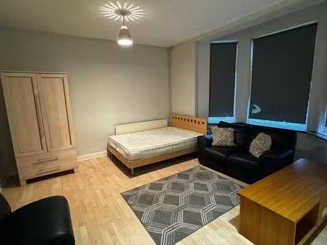 Studio flat for rent in Uttoxeter New Road, Derby, Derbyshire.