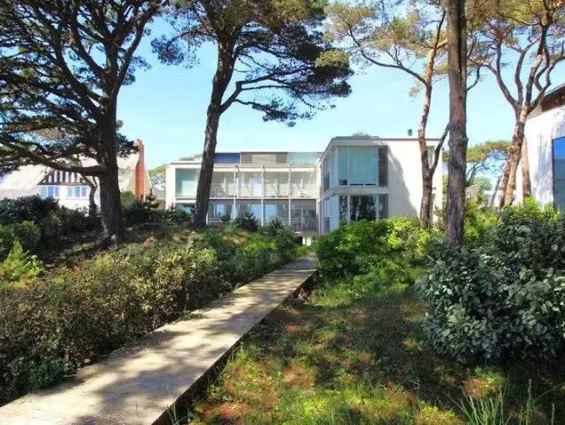 Studio flat for rent in Banks Road, Poole, BH13