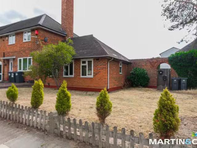 Studio flat for rent in Brownfield Road, Shard End, B34