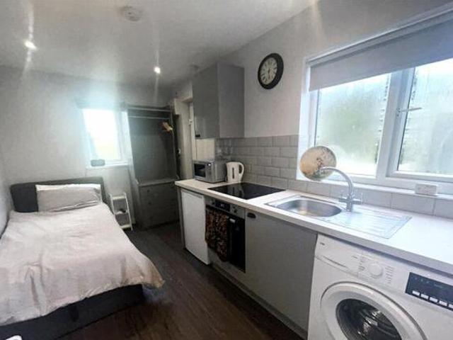 Studio Flat For Rent In Bromley