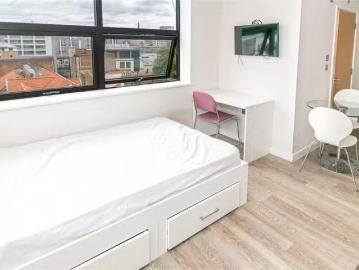 Studio flat for rent in Crown House, 37 41 Prince Street, City.