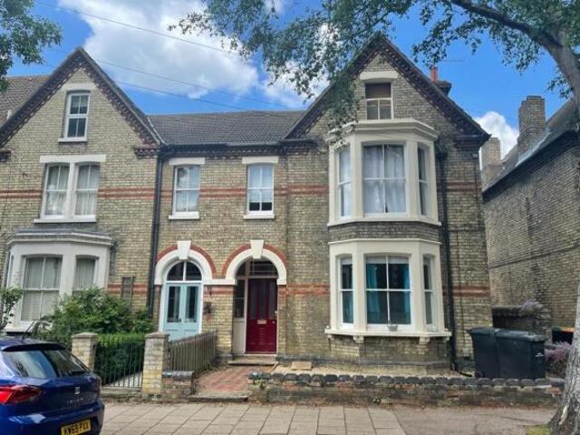 Studio flat for rent in Flat, Waterloo Road, MK40