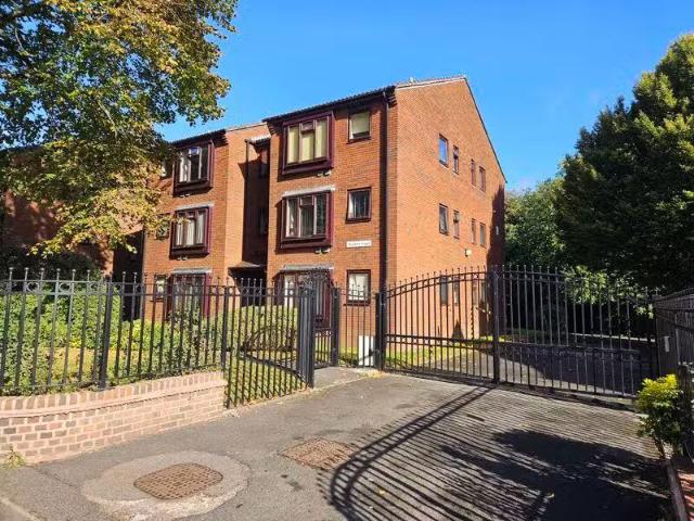 Studio flat for rent in Flat 9, Matthew Court, Hagley Road, Ed.