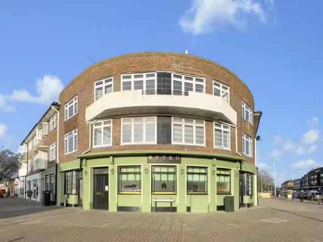 Studio flat for rent in George V Avenue, Worthing, BN11