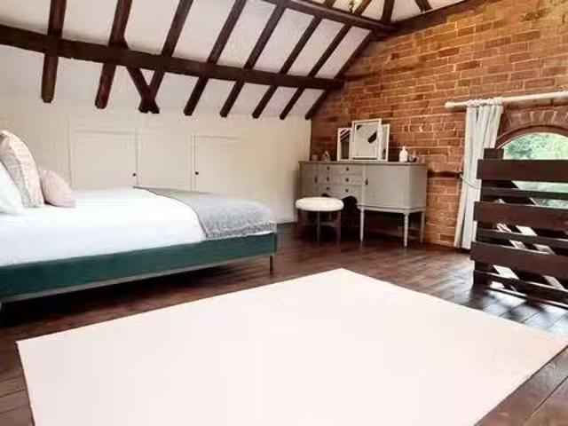Studio flat for rent in Ham Green Lane, Redditch, B97
