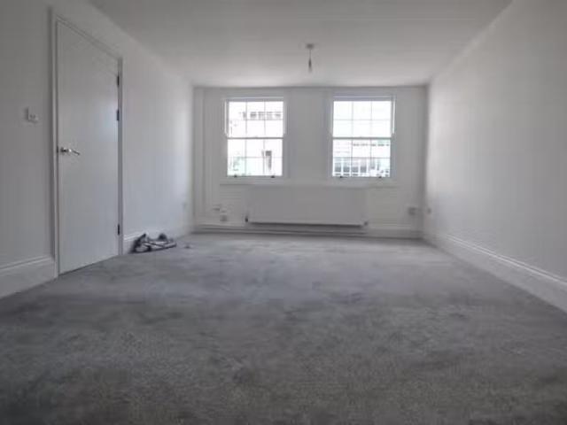 Studio flat for rent in Harmer Street, Gravesend, Kent, DA12