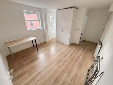 Studio flat for rent in High Road, Leyton, E15