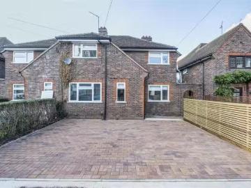 Studio flat for rent in Hopkins Crescent, Sandridge, AL4