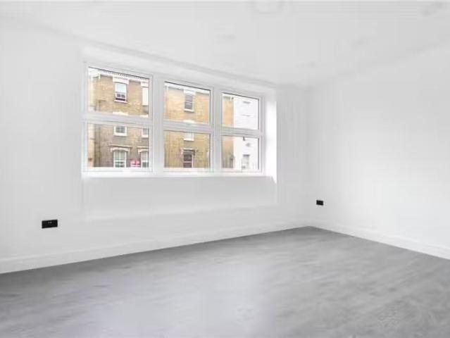 Studio flat for rent in Kingsland High Street, London, E8