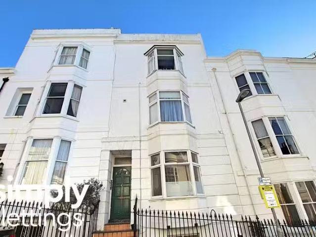 Studio flat for rent in Montpelier Street, Brighton, BN1