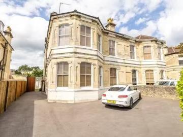 Studio flat for rent in Newbridge Road, Bath, BA1