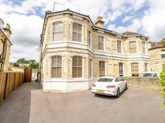 Studio flat for rent in Newbridge Road, Bath, BA1