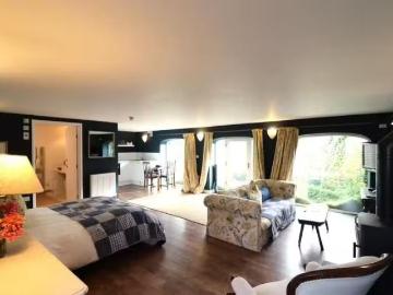Studio flat for rent in Pembroke, Sutton Mawr Farm, Nr Barry C.