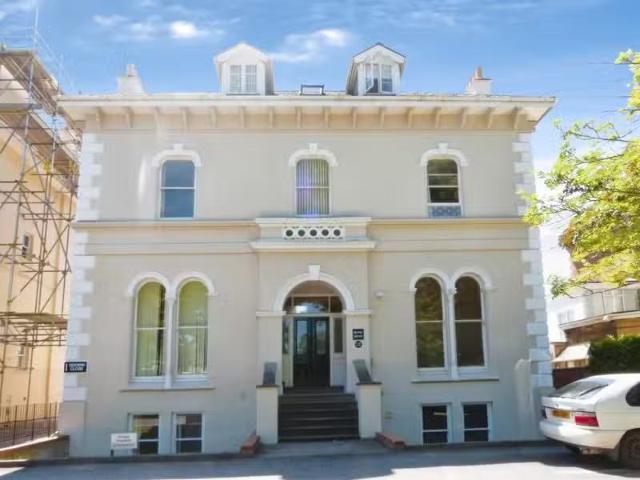 Studio flat for rent in Pittville Circus Road, Pittville, Chel.