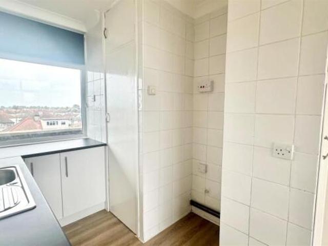 Studio flat for rent in Prince Avenue, Southend on Sea, SS2
