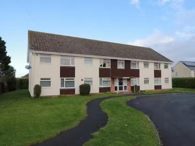 Studio flat for rent in Quantock Court, Street, BA16