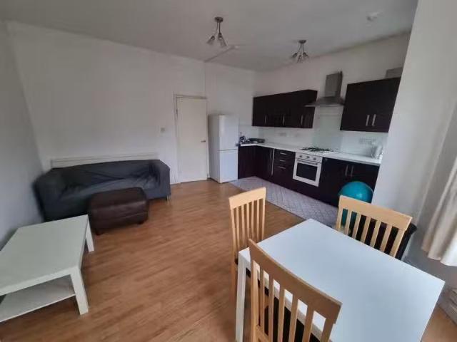 Studio flat for rent in Roath, Cardiff, CF24