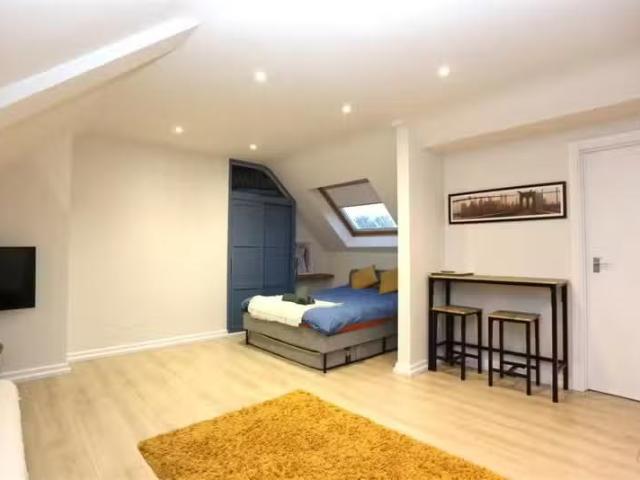 Studio flat for rent in South Street, Tarring, Worthing, BN14