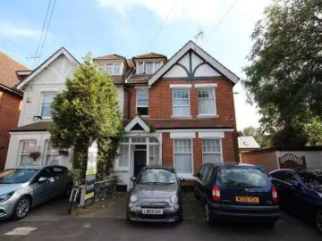 Studio flat for rent in St Johns Road, Boscombe, Bournemouth.
