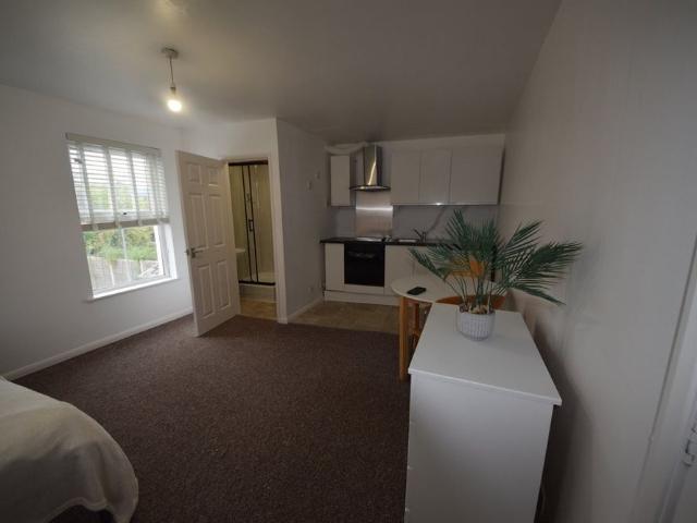 Studio Flat, George St, RG1