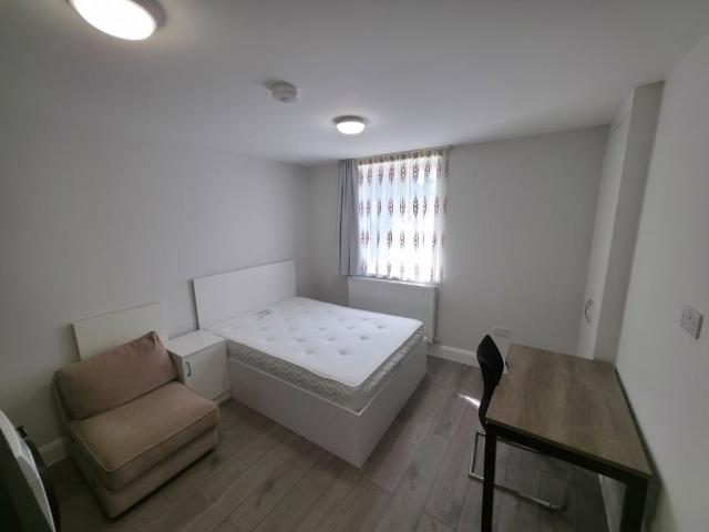 Studio Flat, Green Lane, IG3