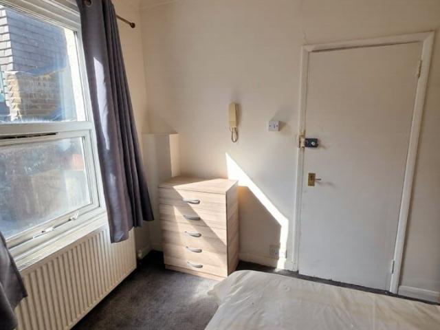 Studio Flat, Harpenden Road, SE27