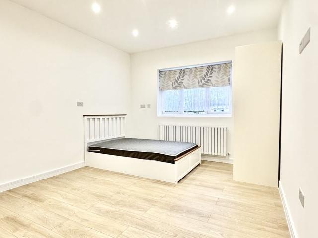 Studio Flat, Harrow View, HA1
