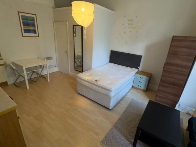 Studio Flat Headingley Lane, Leeds