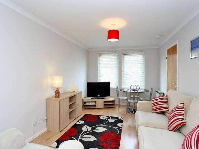 Studio Flat, Headland Court, AB10
