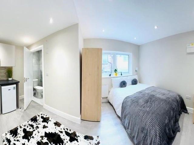 Studio Flat, High Road, NW10