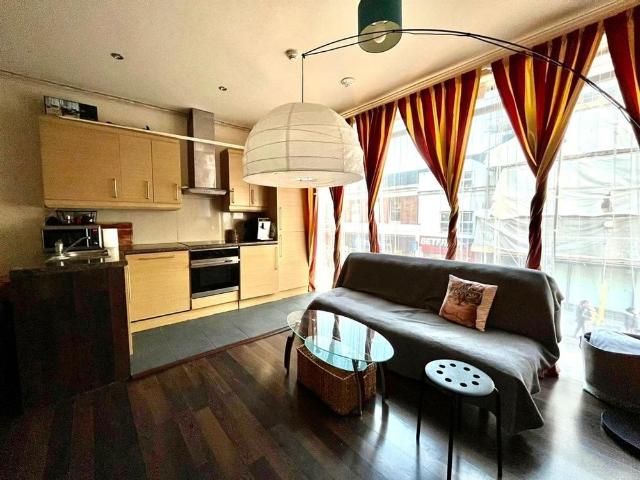 Studio Flat, High St, TW3