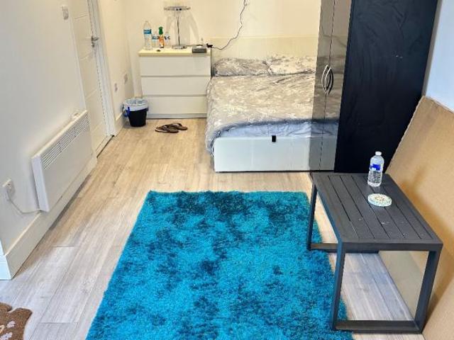 Studio Flat in Uxbridge £1,350 pm