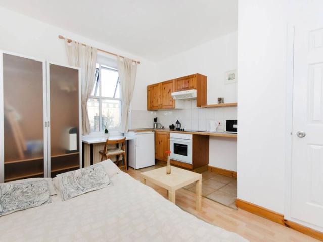 Studio flat in Earl's Court,Central London,Zone 1