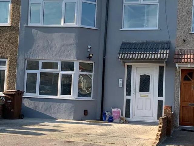 Studio Flat in Hill Crescent, Harrow, HA1