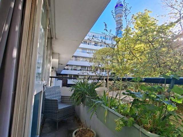 Studio flat in Holcroft Court