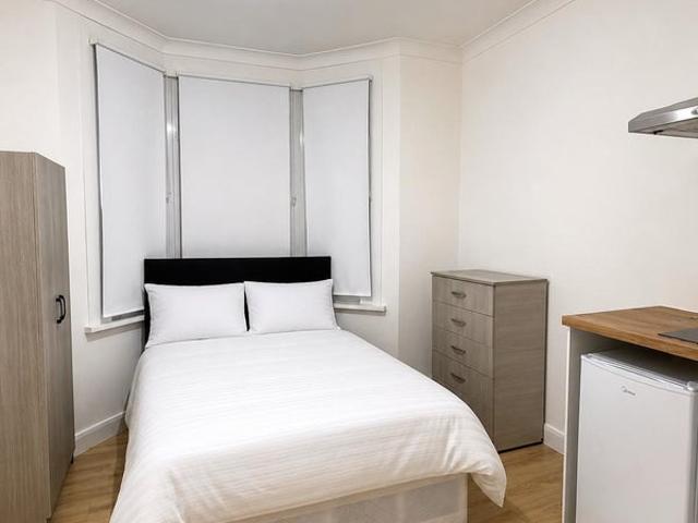 Studio Flat in Leytonstone|Couples Welcome