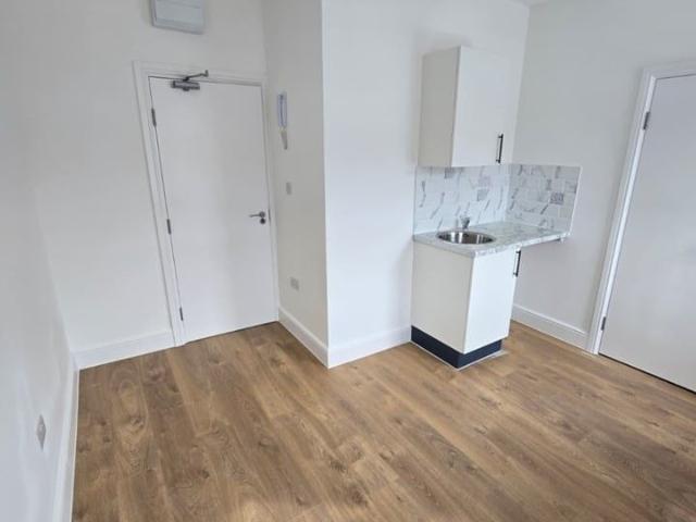 Studio Flat, Lancaster Road, N18
