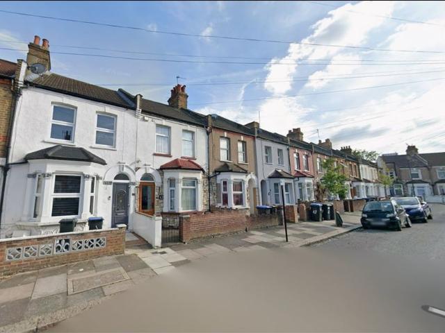 Studio Flat, Lancaster Road, N18