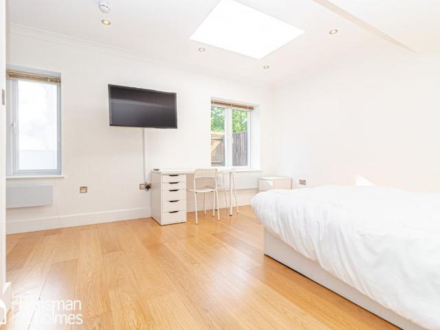 Studio Flat Let Agreed at Watford Way, Hendon