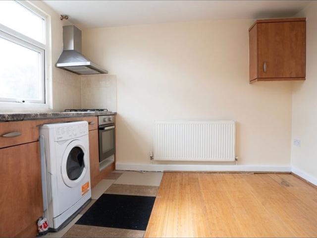 Studio Flat, Links Road, SW17