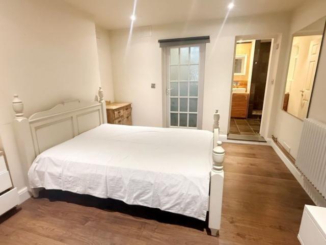 Studio Flat, Livingstone Road, Hove