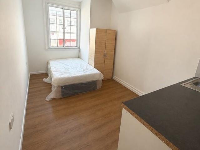 Studio Flat, London Road, CR0