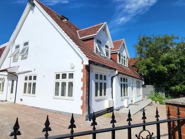 Studio Flat, Manor Drive, HA9