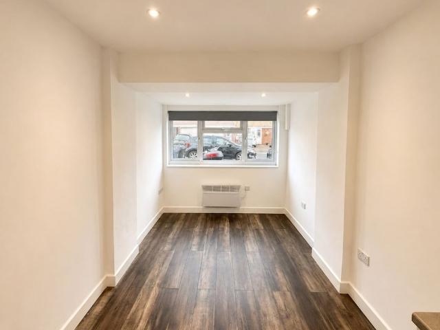 Studio Flat, Matthews Road, UB6