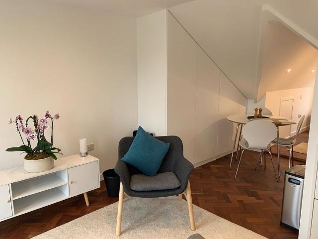 Studio Flat, Melbourne Avenue, N13