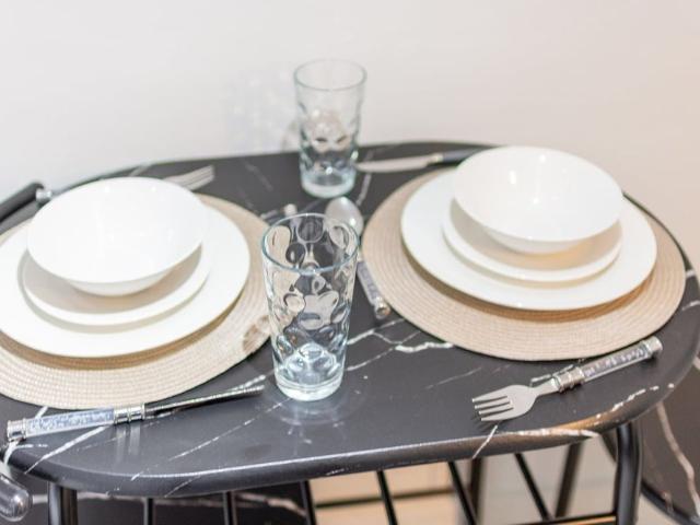 Studio Flat, Mitcham Road, SW17