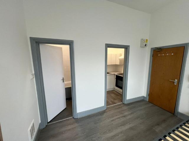 Studio Flat, Mount View Road, N4